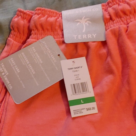 Never worn cloth shorts - Picture 3 of 4